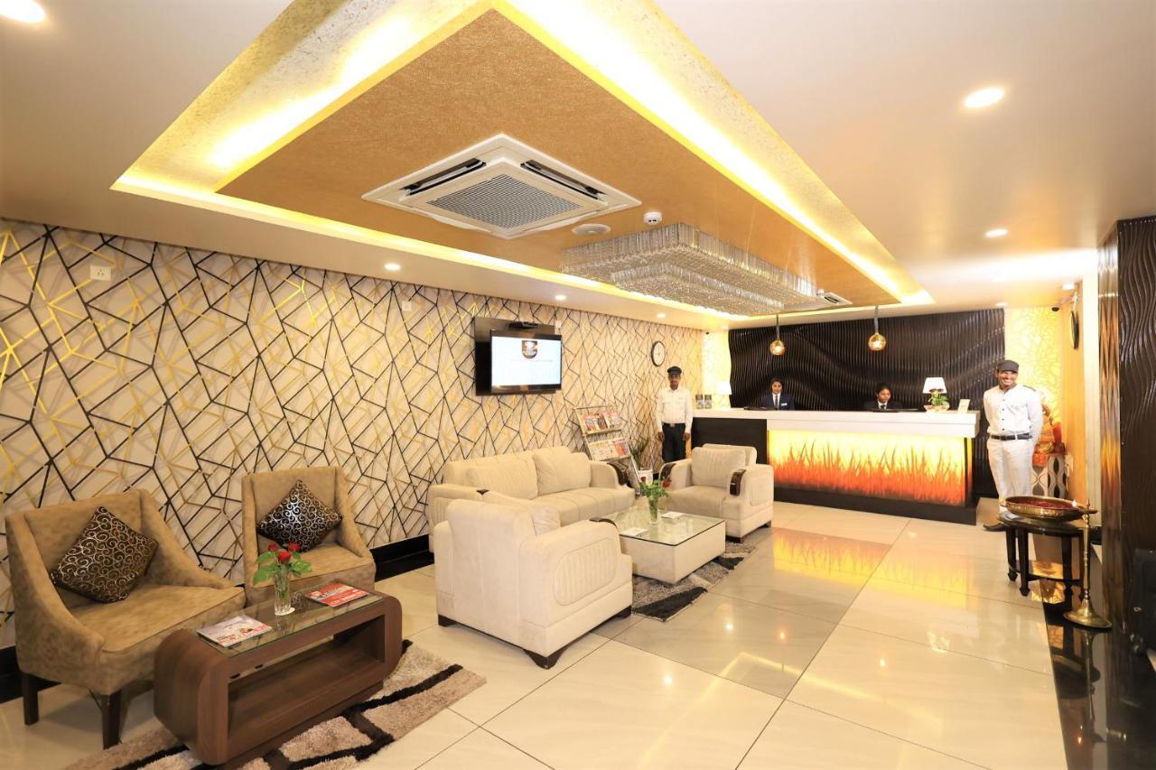 Hotel Sidh Vedantha Патна Екстериор снимка