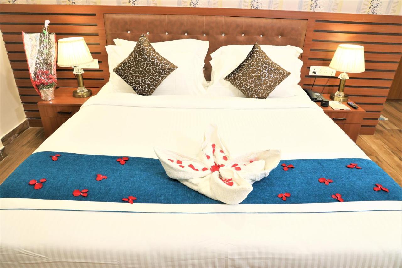 Hotel Sidh Vedantha Патна Екстериор снимка