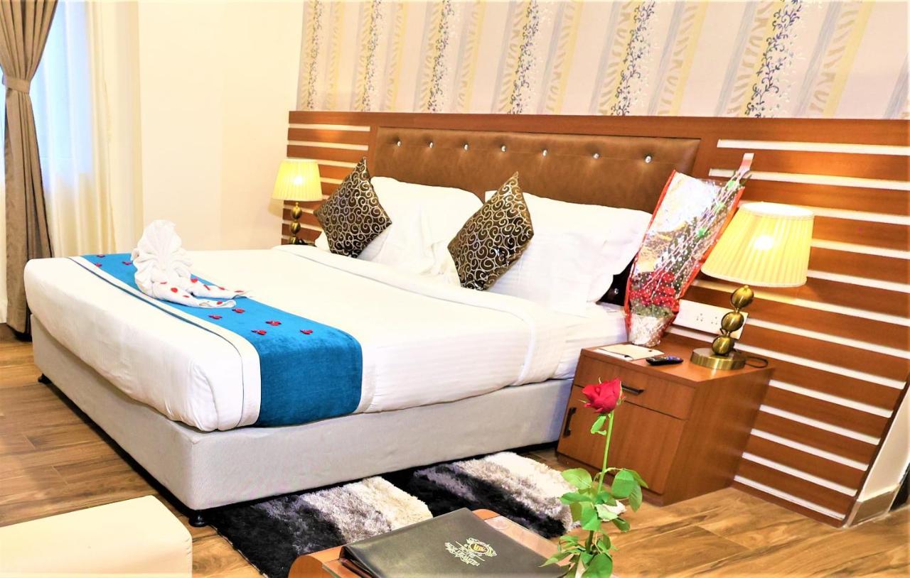 Hotel Sidh Vedantha Патна Екстериор снимка