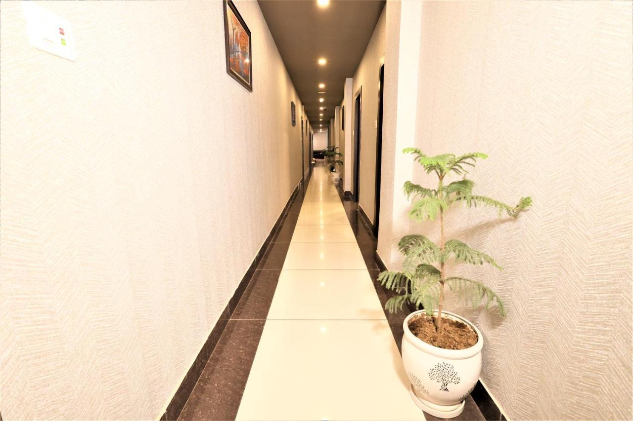 Hotel Sidh Vedantha Патна Екстериор снимка