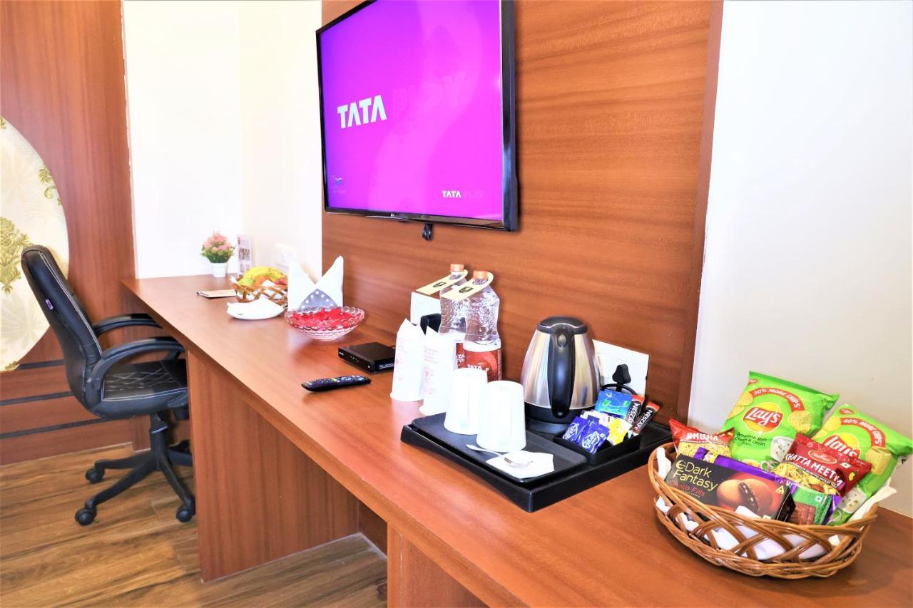 Hotel Sidh Vedantha Патна Екстериор снимка