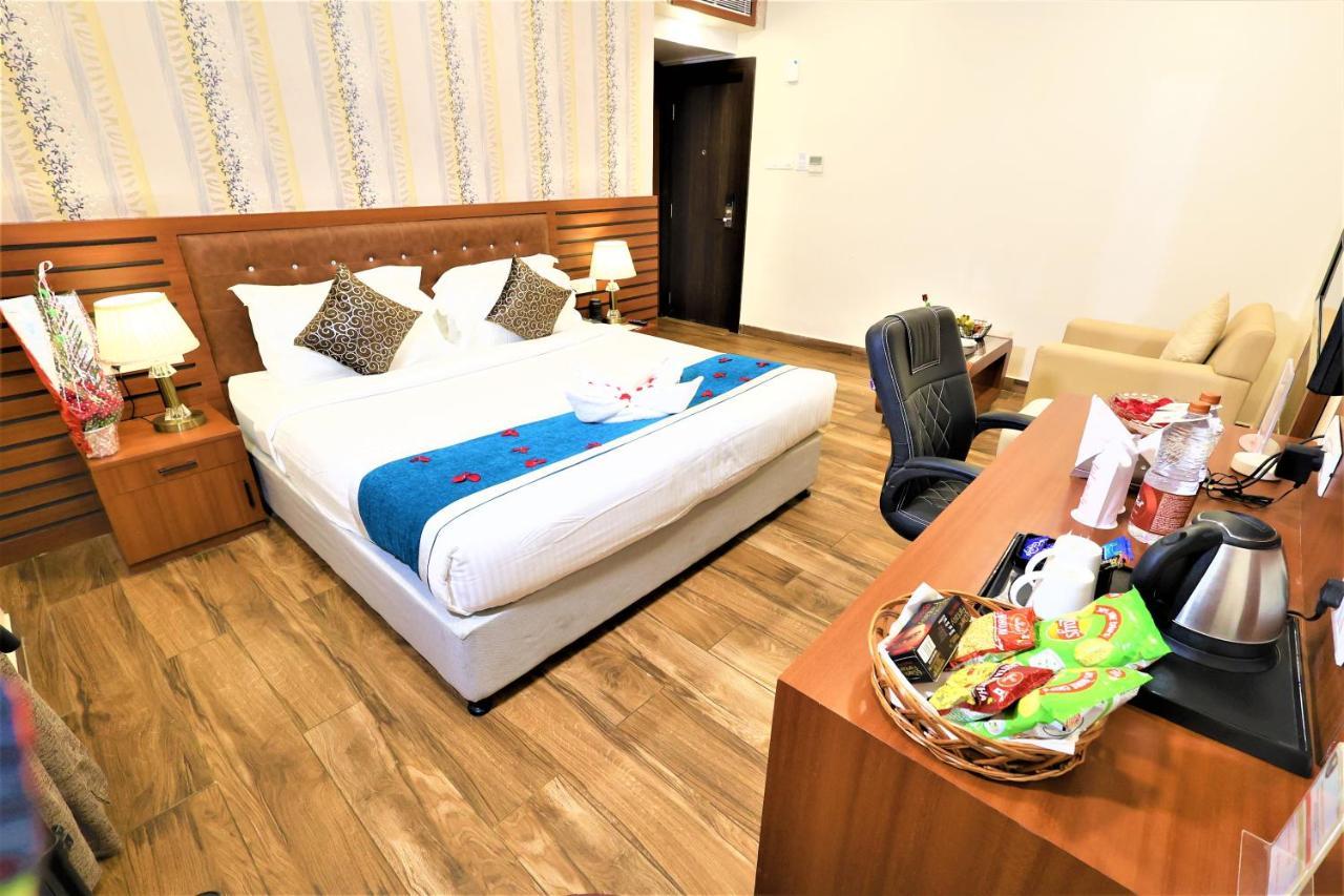 Hotel Sidh Vedantha Патна Екстериор снимка