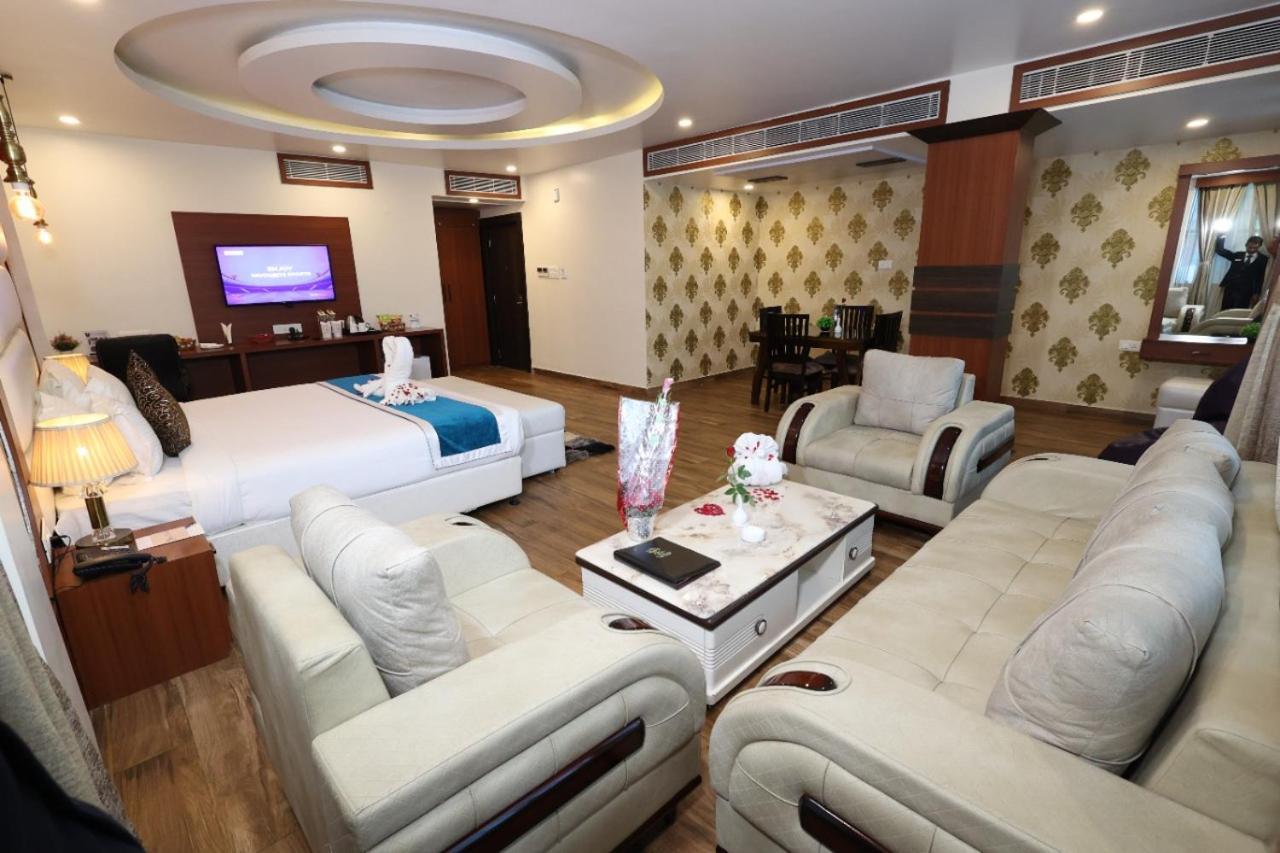 Hotel Sidh Vedantha Патна Екстериор снимка