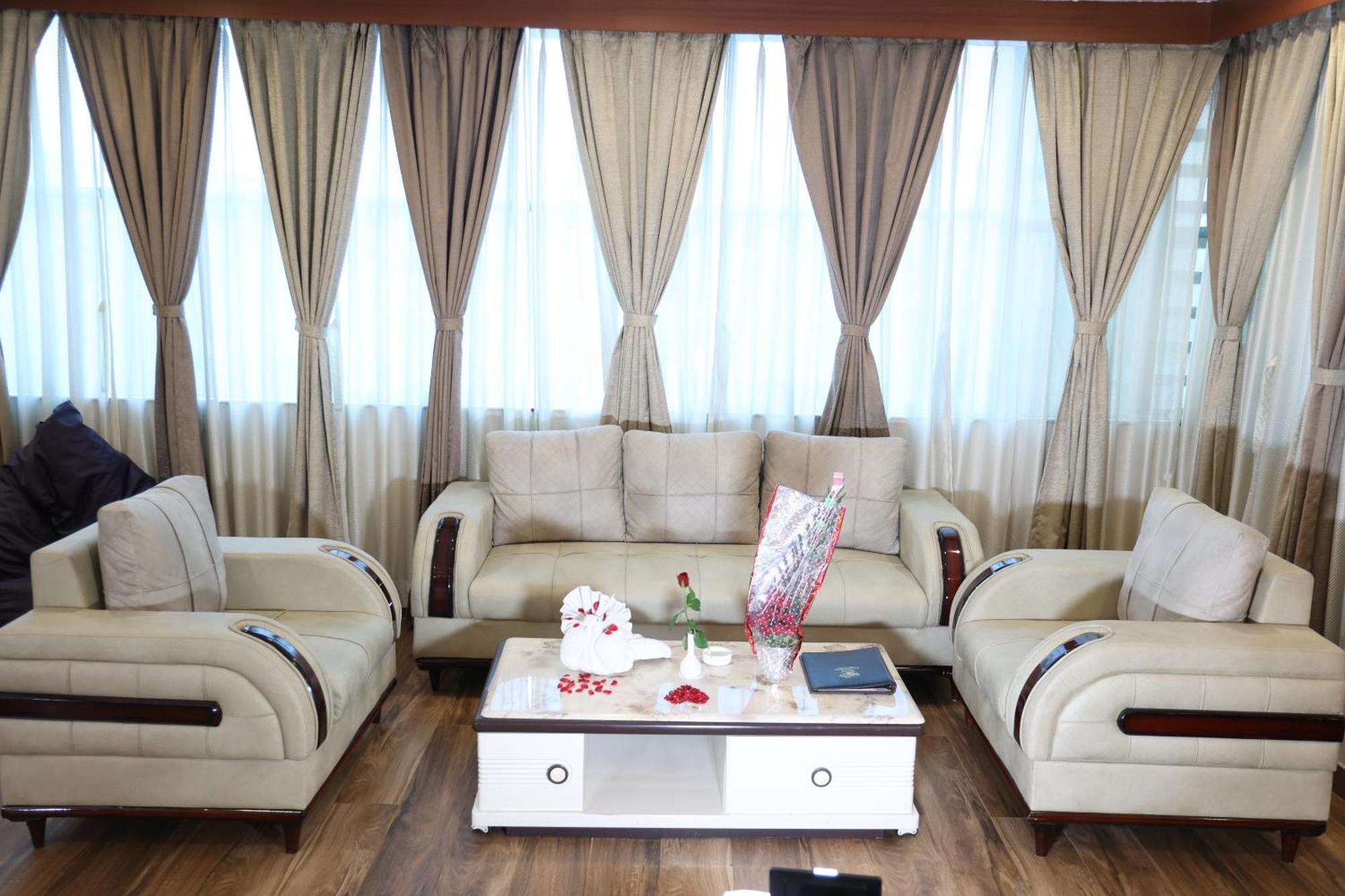 Hotel Sidh Vedantha Патна Екстериор снимка