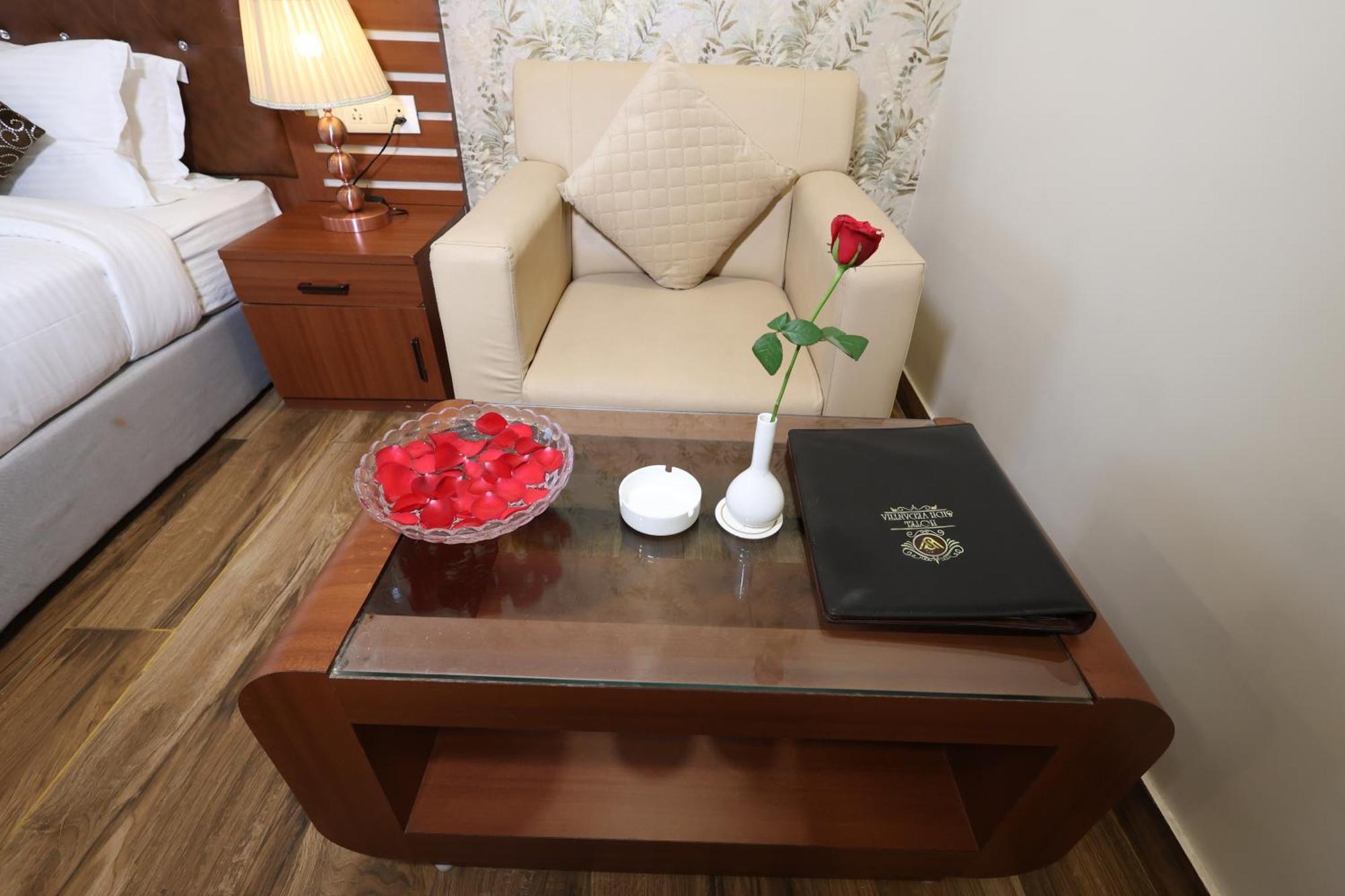 Hotel Sidh Vedantha Патна Екстериор снимка