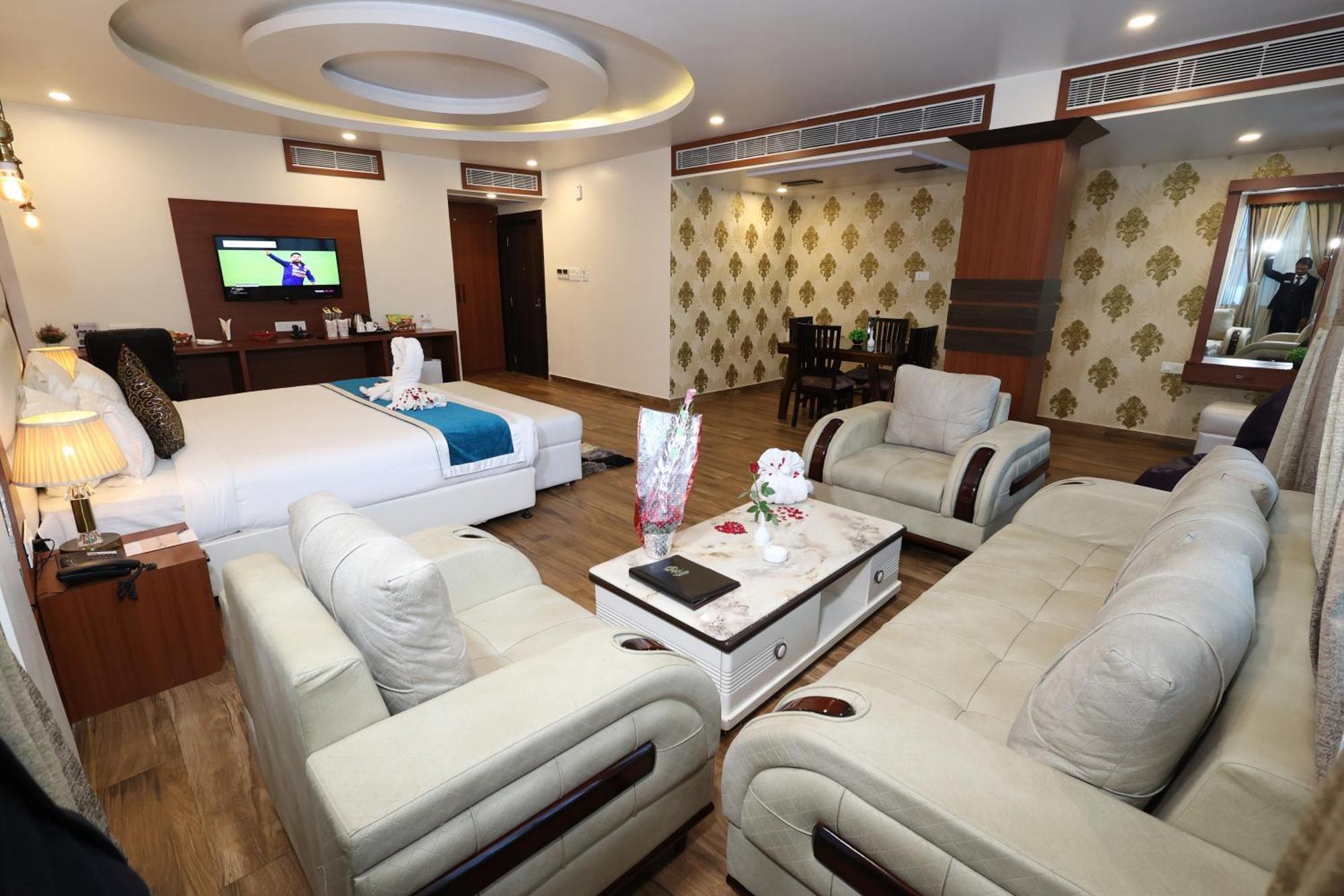 Hotel Sidh Vedantha Патна Екстериор снимка