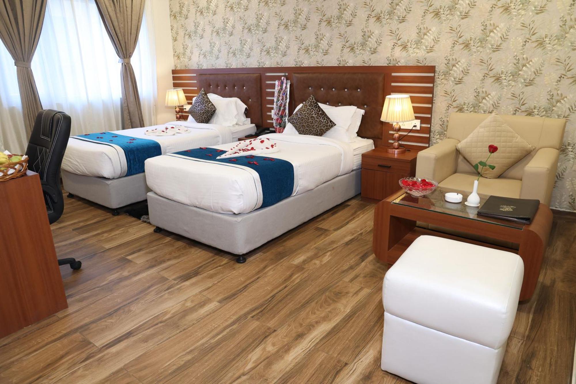 Hotel Sidh Vedantha Патна Екстериор снимка