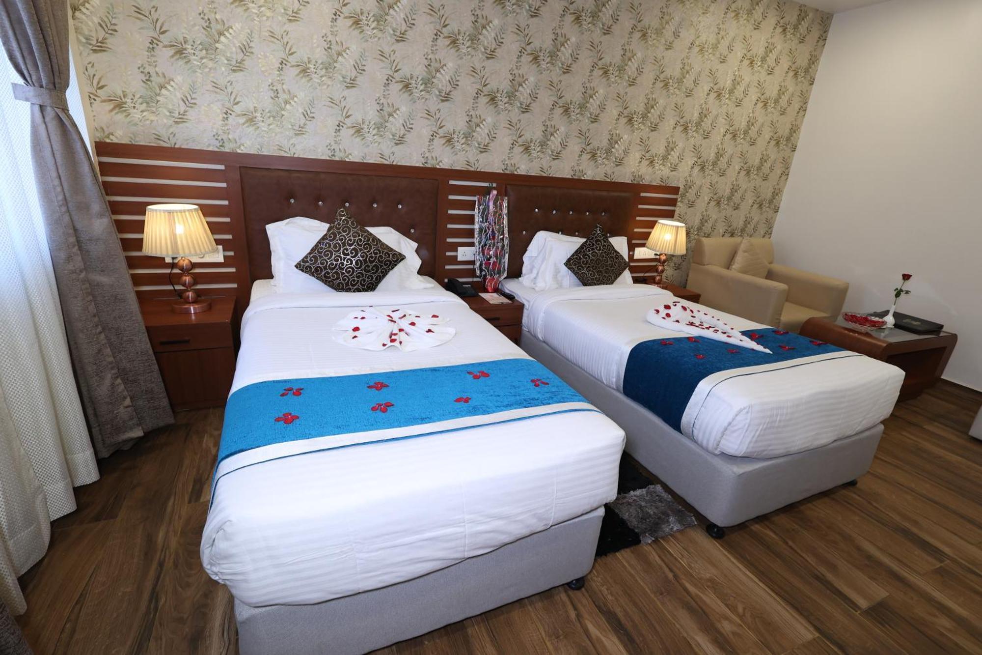 Hotel Sidh Vedantha Патна Екстериор снимка